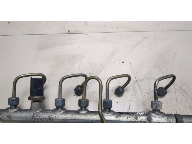 Рампа (рейка) топливная Mitsubishi Carisma