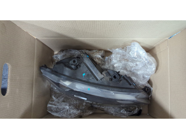 Фара передняя  Volkswagen Caddy 2004-2015 правая 