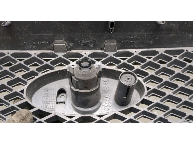 Решетка радиатора  Ford Focus 2 2005-2008          