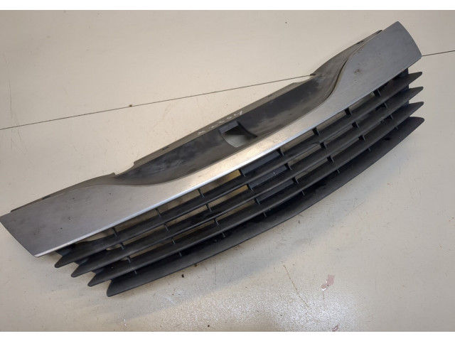 Решетка радиатора  Renault Laguna 2 2001-2008           1.9 8200390126