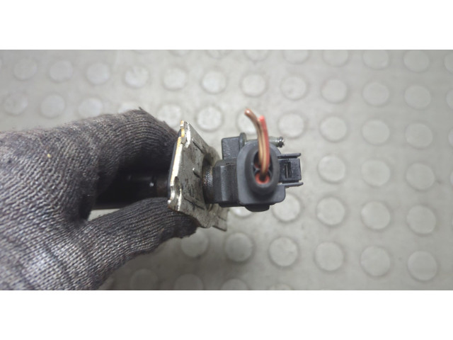 Форсунка топливная  Volkswagen Passat 6 2005-2010    03L130277, 0445116030     