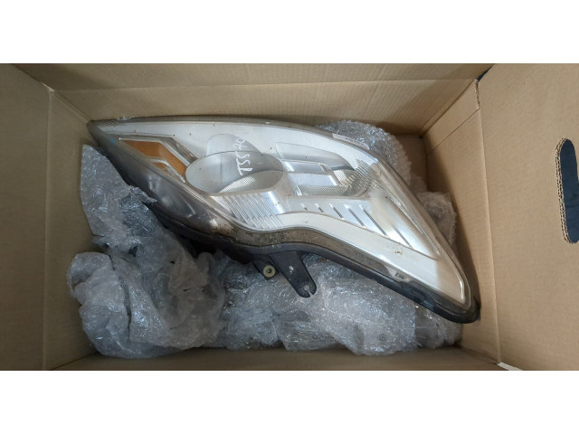 Фара передняя  Ford Focus 2 2008-2011 правая 