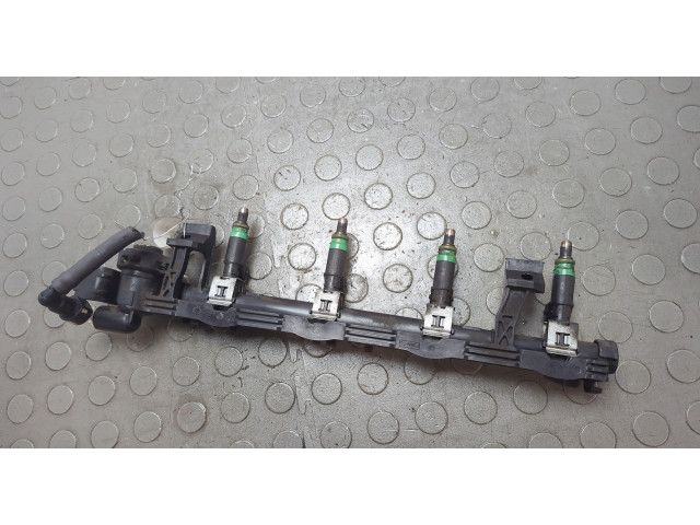 Форсунка топливная Volvo S40 2004-