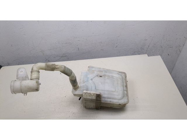 Бачок омывателя  Volkswagen Caddy 2004-2010    