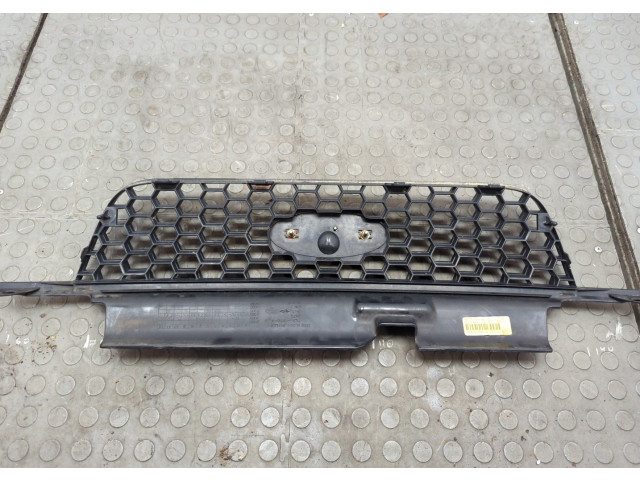 Решетка радиатора  Ford Escape 2000-2006          