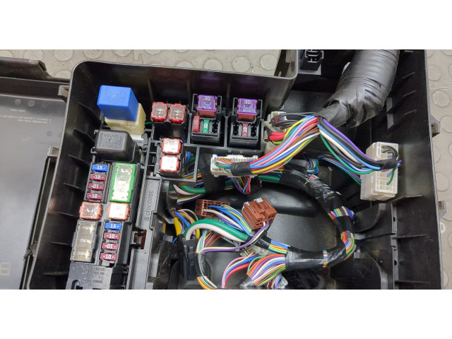 Блок предохранителей  Infiniti QX56 2010-2013      243821LA1A   