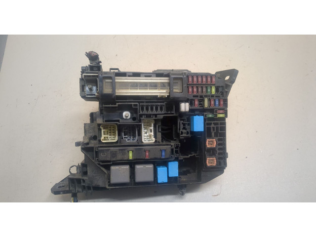 Блок предохранителей Toyota Corolla E15 2006-2013 8274112110