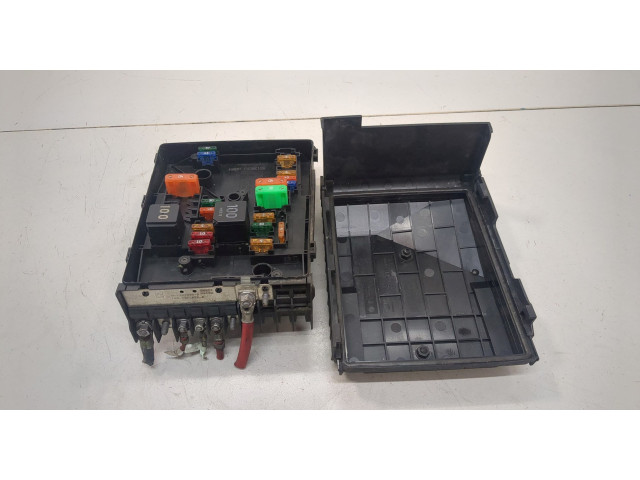 Блок предохранителей  Volkswagen Caddy 2004-2015         