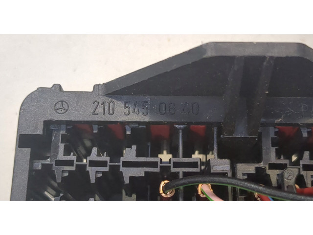 Блок предохранителей  Mercedes E W210 1995-2002      2105450640     2.2