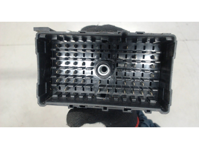 Блок реле  Chevrolet Tahoe 1999-2006      1577099501    5.3