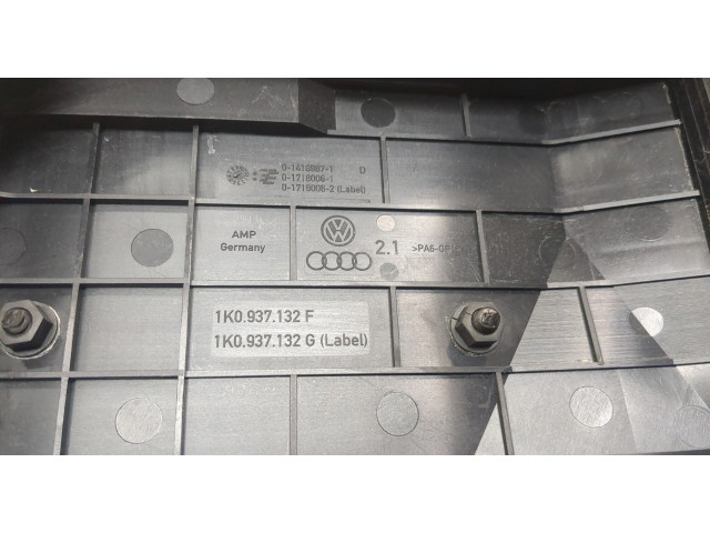 Блок предохранителей  Volkswagen Caddy 2004-2015         