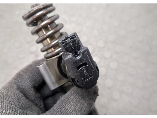 Форсунка топливная Volkswagen Passat 6 2005-2010 03G130073S