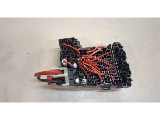 Блок предохранителей  Volkswagen Passat 8 2015-         