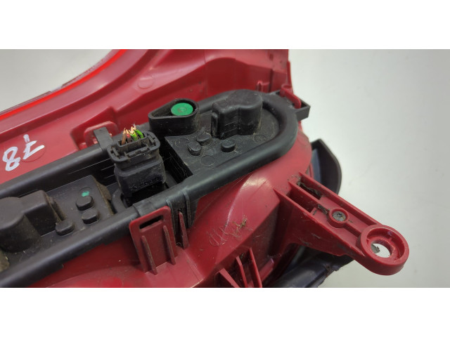 Задний фонарь          