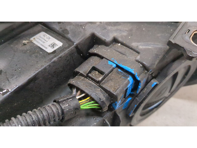 Фара передняя Audi Q3 2011-2018 левая