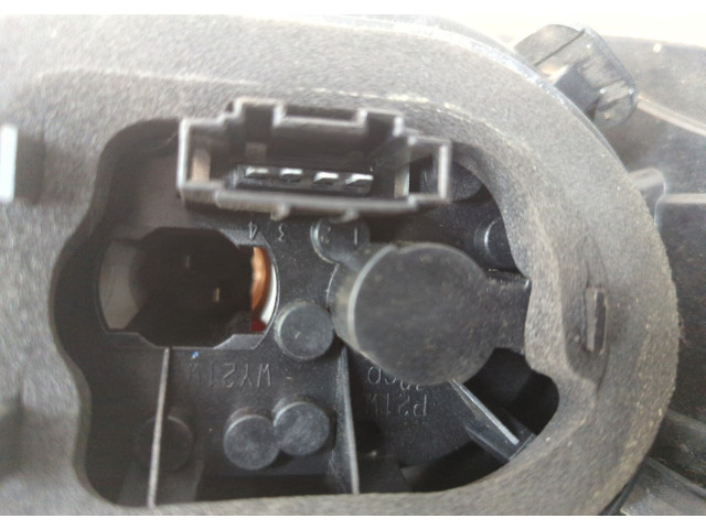 Задний фонарь          