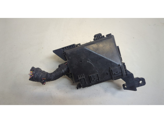 Блок предохранителей Mitsubishi Galant 2004-2012 MR588530