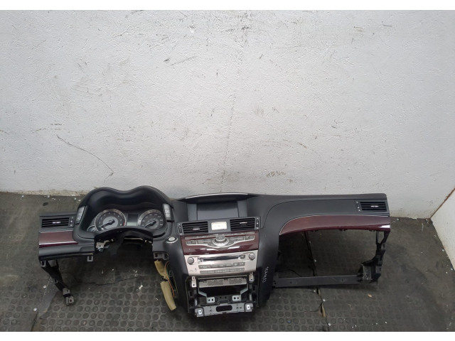 Панель приборов  Infiniti Q70 2012-2019            