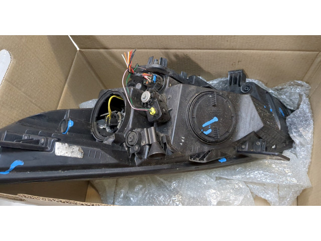 Фара передняя  KIA Carens 2013-2019 правая 