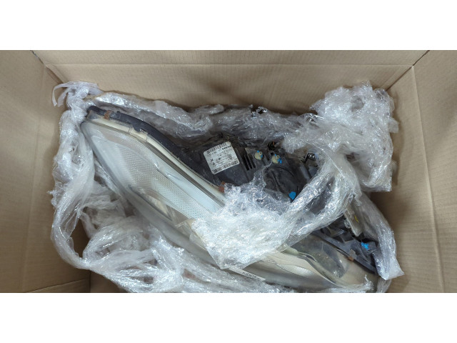 Фара передняя Volvo C70 2006-2009 правая