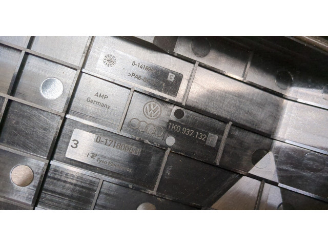 Крышка блока предохранителей  Audi Q3 2014-2018         