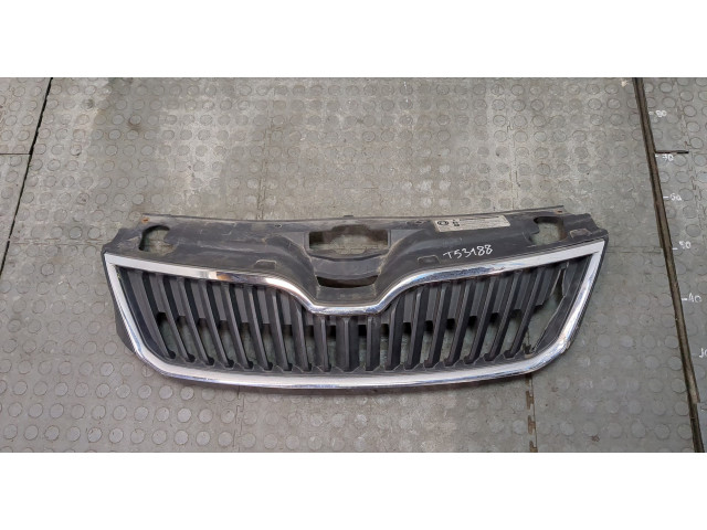 Решетка радиатора  Skoda Rapid 2012-2020          