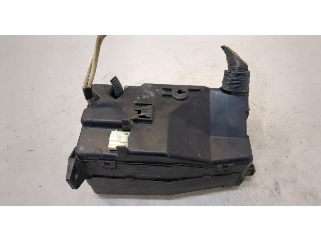 Блок предохранителей Mitsubishi Galant 1997-2003 MR445510