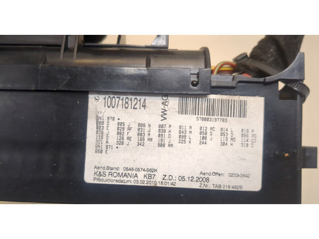 Блок предохранителей Volkswagen Tiguan 2007-2011 000937615