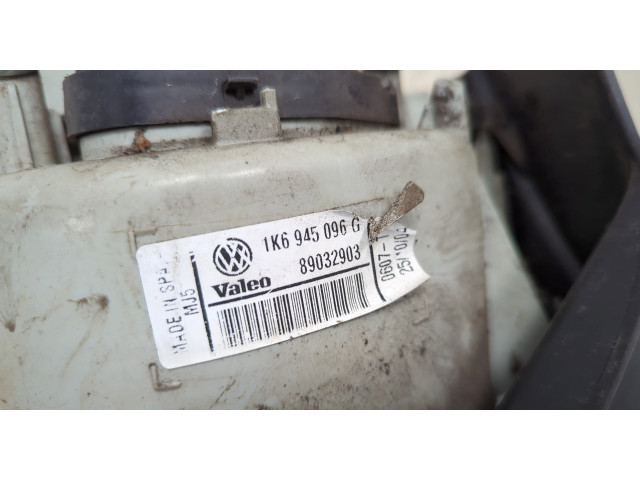 Задний фонарь 1K6945096AA