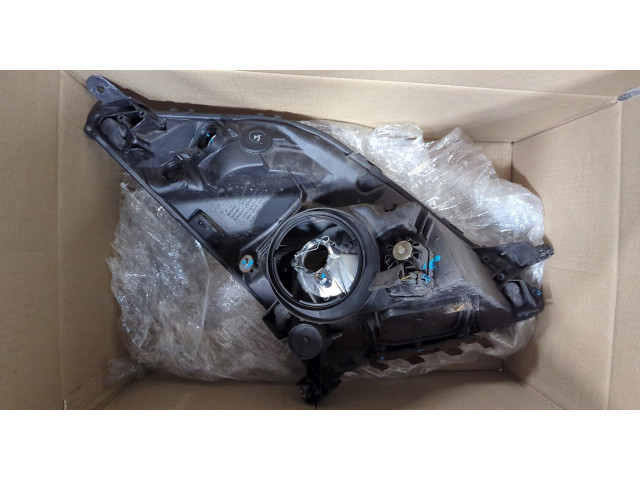 Фара передняя  Toyota Prius 2003-2009 левая 