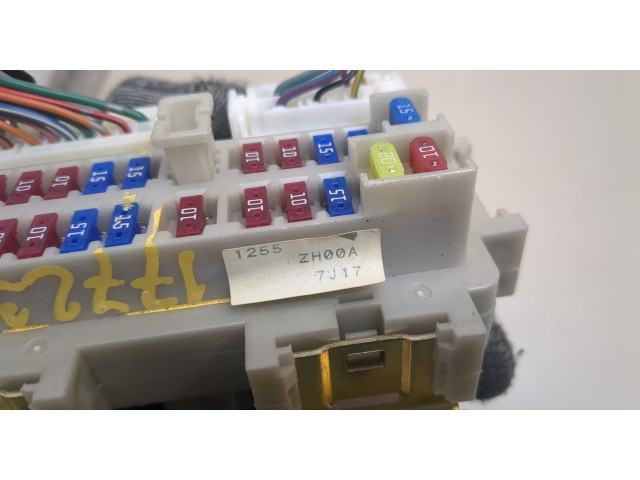 Блок предохранителей  Infiniti QX56 2004-2010      24350ZH00A   