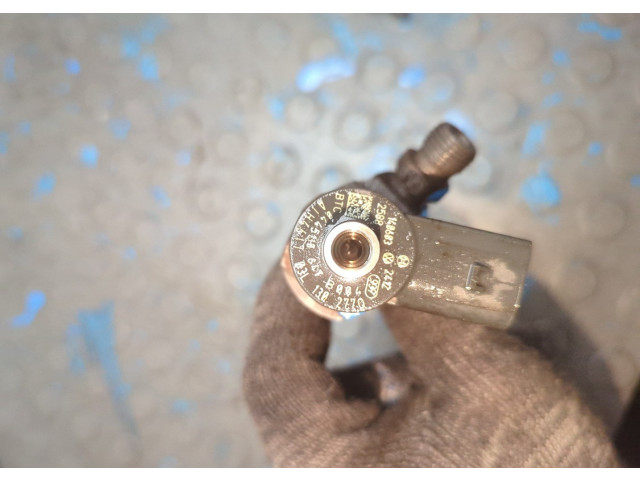 Форсунка топливная Skoda Yeti 2009-2018 03L130277Q, 03L130855CX, 0445110467