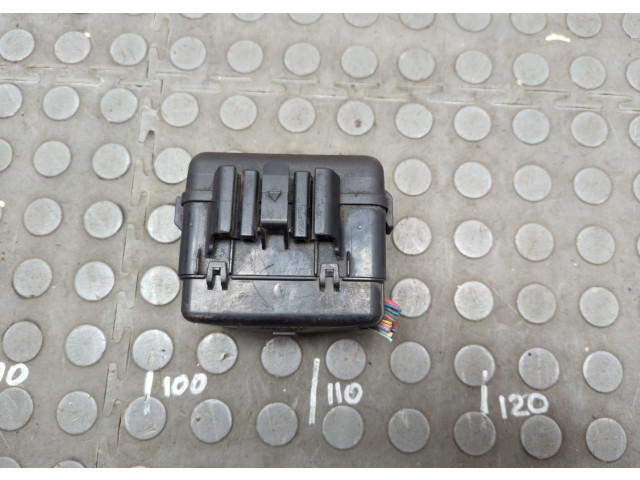 Блок предохранителей  Toyota Highlander 2 2007-2013         