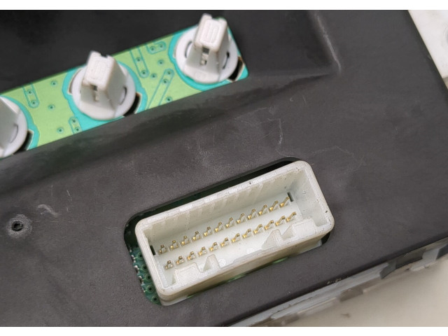 Дисплей бортового компьютера Nissan Almera N16 2000-2006 28090BU700