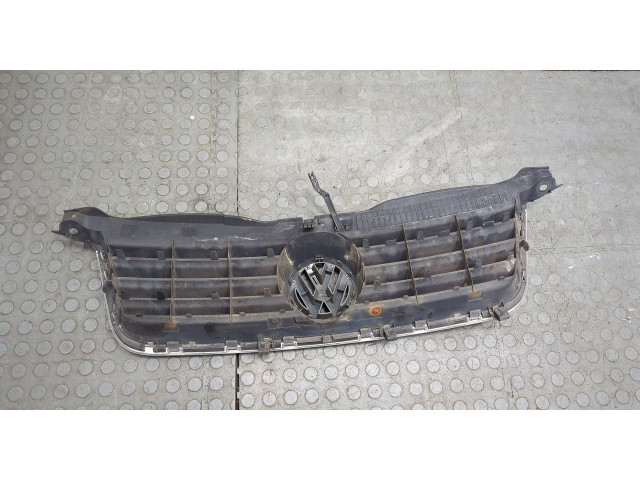 Решетка радиатора  Volkswagen Passat 5 2000-2005          