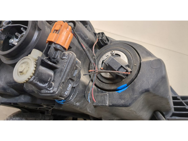 Фара передняя Mazda 3 (BK) 2003-2009 левая