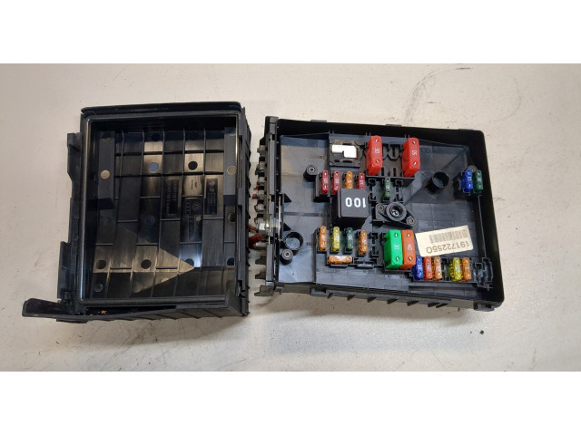 Блок предохранителей Volkswagen Golf 6 2009-2012