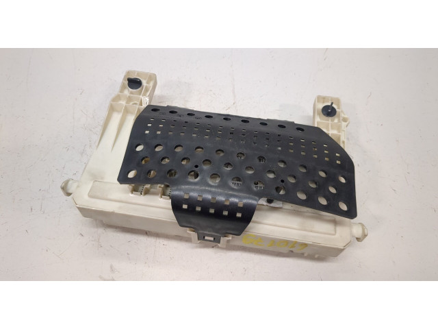 Блок предохранителей  Ford Focus 2 2005-2008         