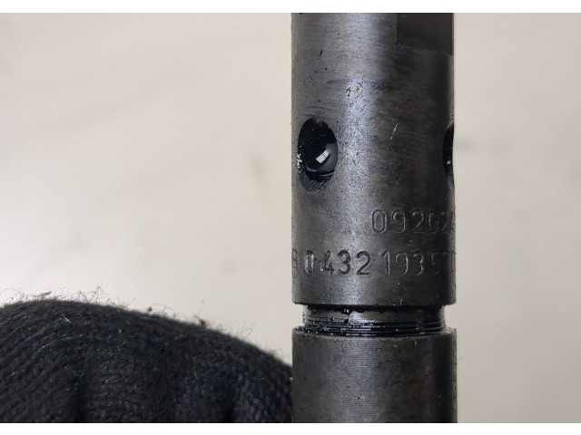 Форсунка топливная  Saab 9-5 1997-2005         