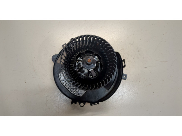 Моторчик печки  Volkswagen Passat 8 2015-          