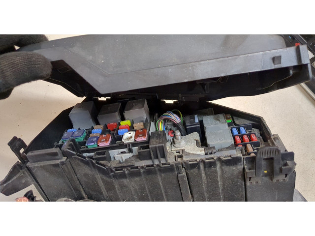 Блок предохранителей Ford S-Max 2006-2010