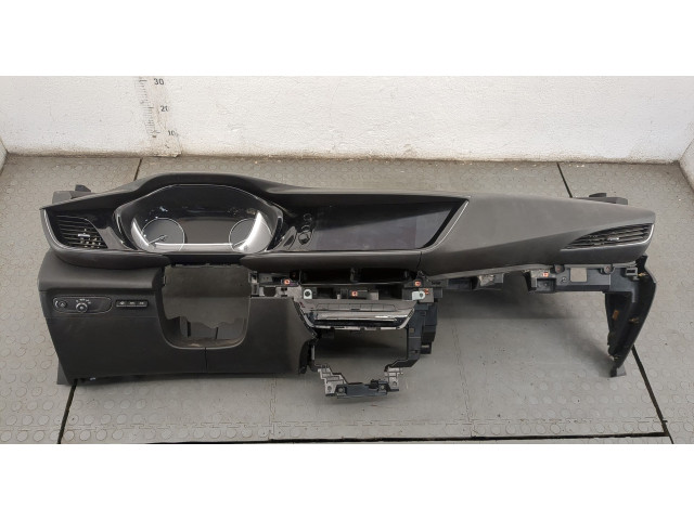 Дисплей бортового компьютера  Buick Envision 2020-2025        