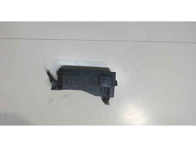 Блок реле  Mazda Tribute 2001-2007          3