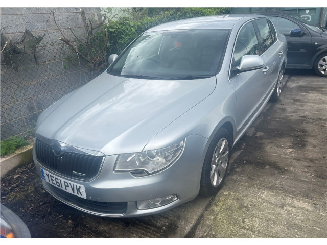 Стойка амортизатора Skoda SuperB 2008-2015 3C0413031N, 3C0411105N 1.6 дизель