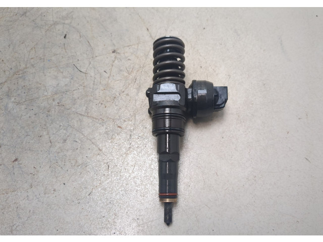 Форсунка топливная  Skoda Roomster 2006-2015    038130073AG     