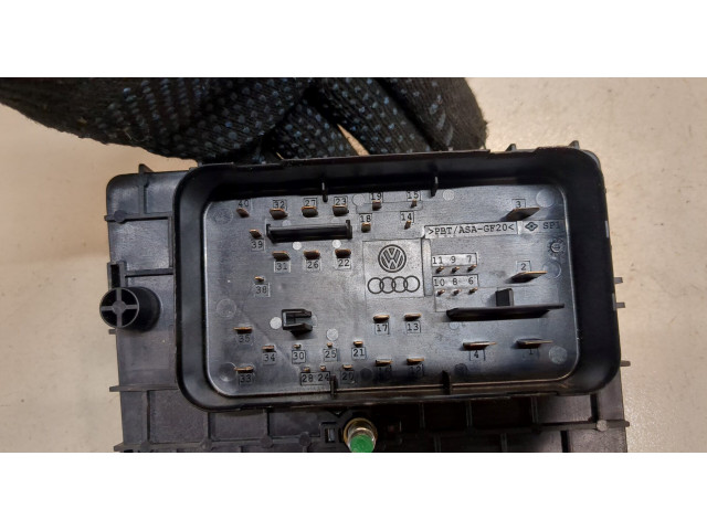 Блок предохранителей Audi Q3 2011-2014