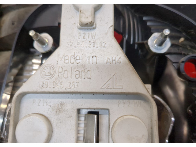 Задний фонарь          