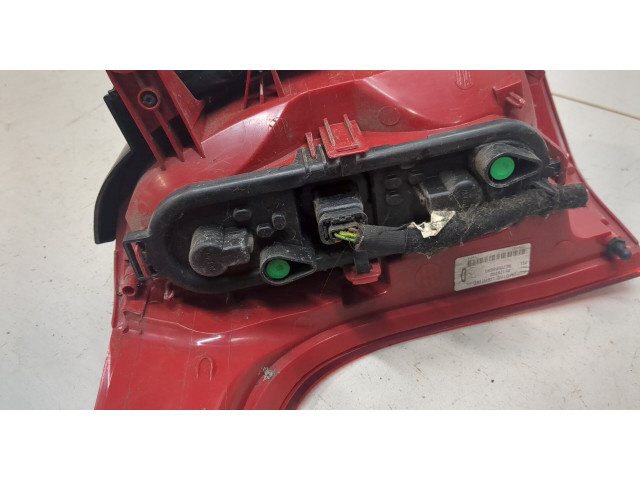 Задний фонарь        Peugeot 5008 2009-2016 