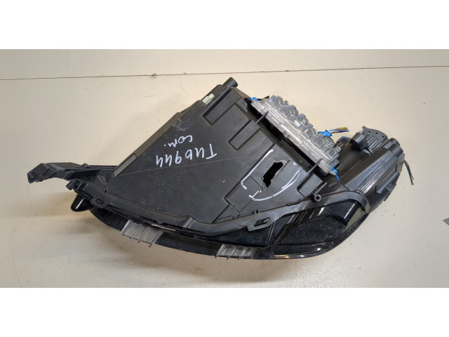 Фара передняя Peugeot 2008 2019-2023 правая