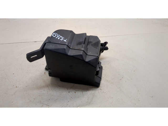 Блок предохранителей  Ford Fiesta 2008-2013      1514684, 8V5114A175CA, 1515045, 8V5114A075CA   